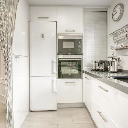 Holiday home Beautiful In With Kitchen
