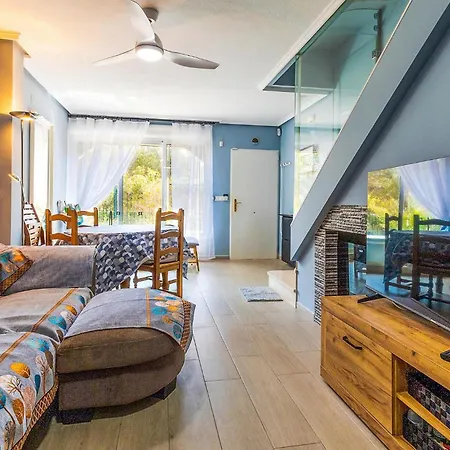 Beautiful In With Kitchen Holiday home