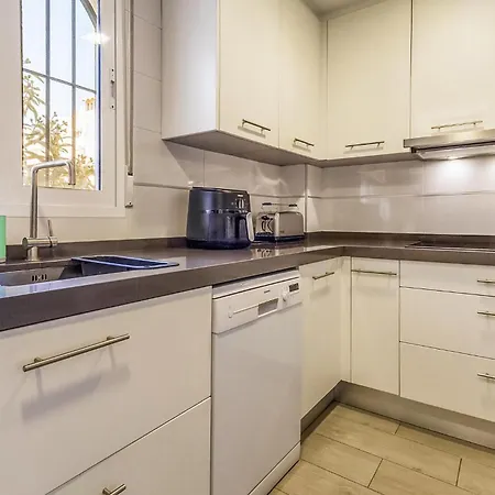 Beautiful In With Kitchen Holiday home